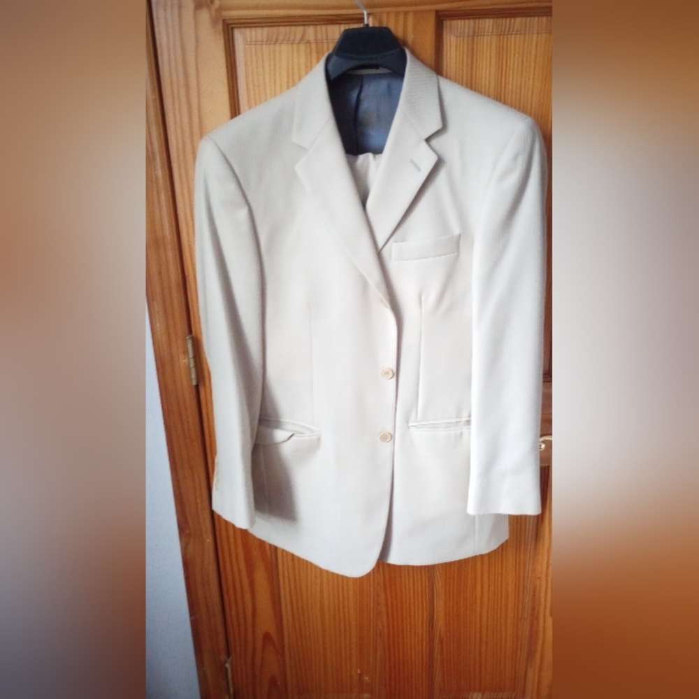 J. Ferrar Men's Suit – Cream, 100% Wool – Size 42R / 36W Pants